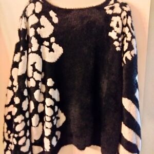 VINCE CAMUTO NWT SWEATER 🐆🐆